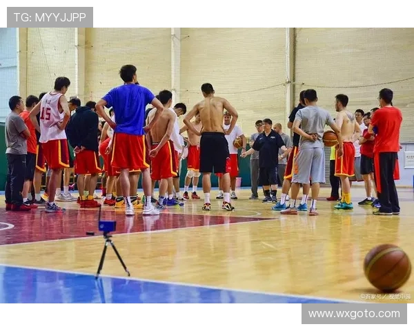 成都篮球队的灵活性揭秘：如何在赛场上展现卓越的团队配合与战术创新